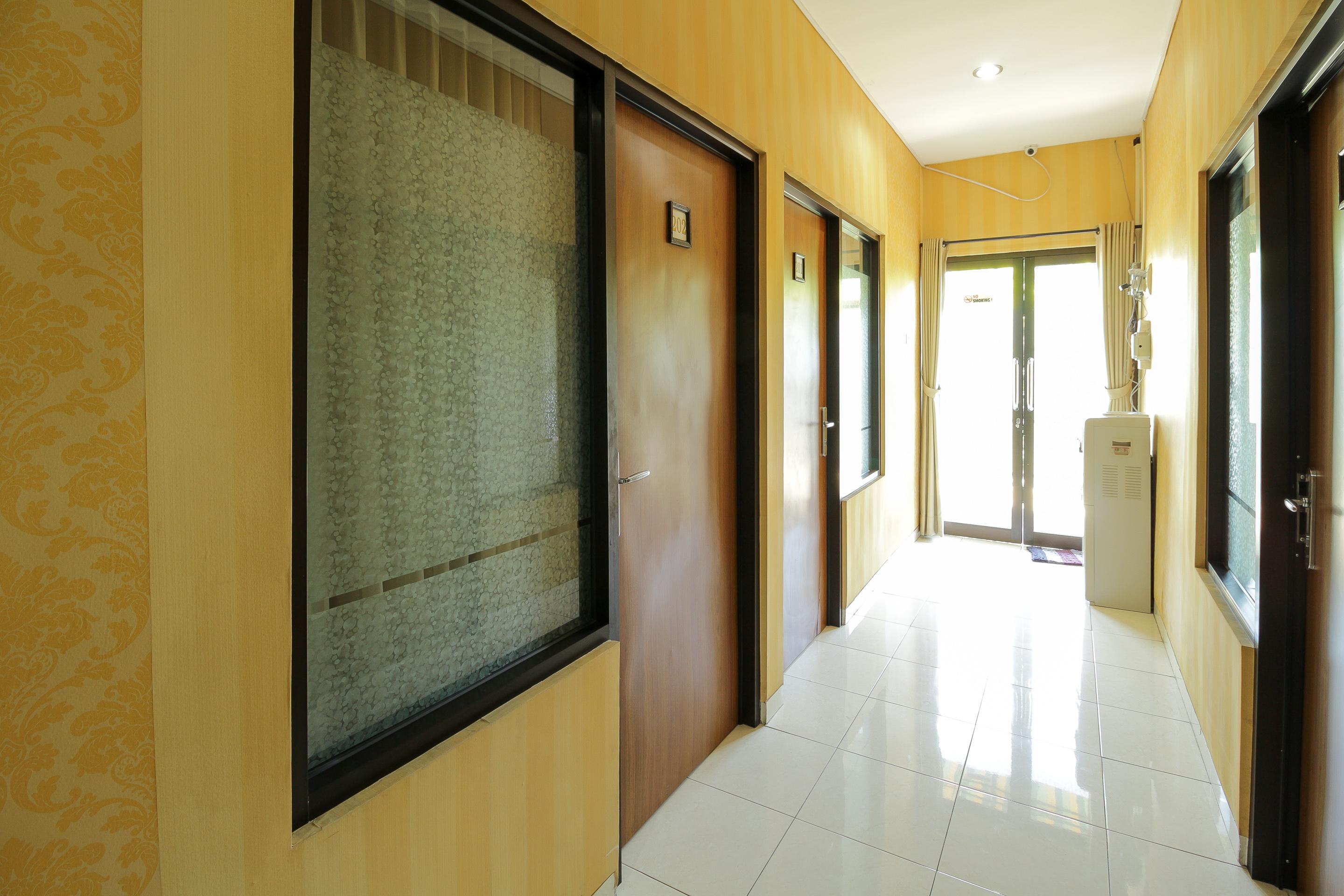 Oyo 734 Tuban Torres Accomodation Kuta Lombok Exterior foto